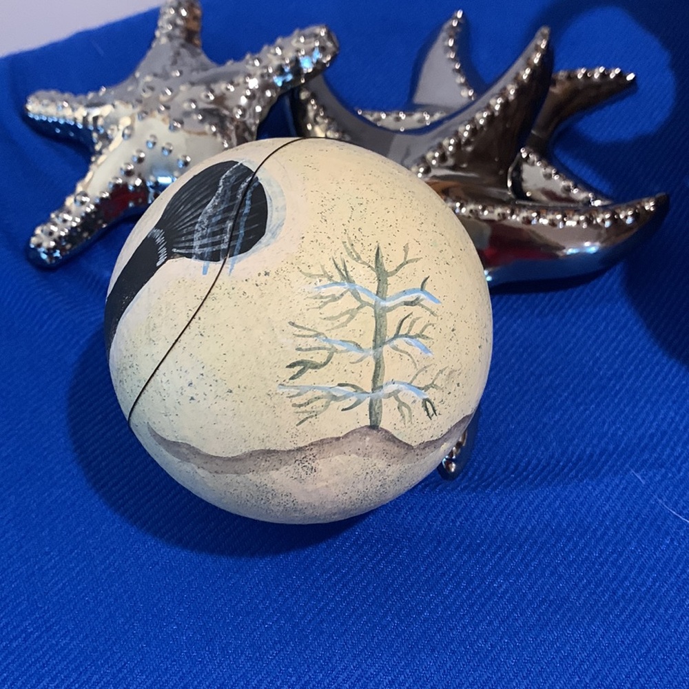 Five (5) Handmade paper mache, hand painted fish from Alaska with tiny flies. - Picture 10 of 12
